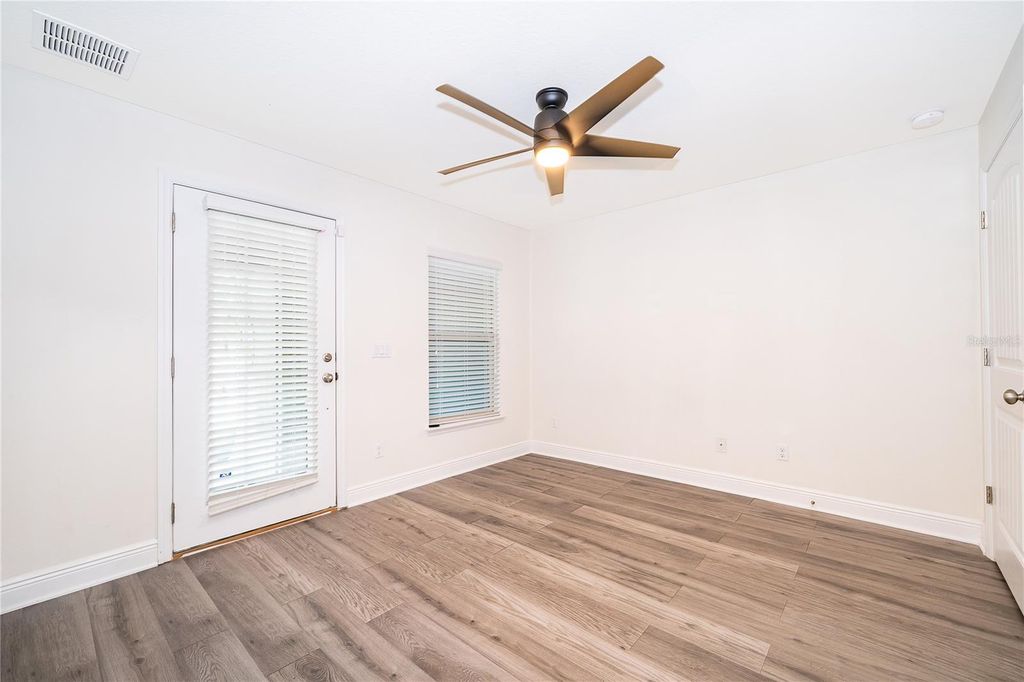 Image 5 of property listing at 10061 TOWN LAKE DRIVE, Orlando, FL 32832