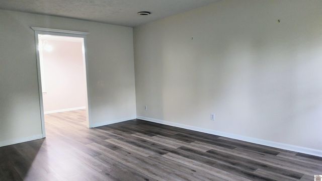 210 Brentwood Dr, Paducah, KY 42003