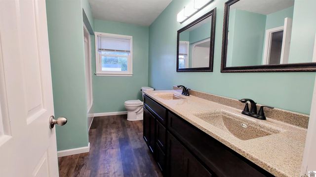 210 Brentwood Dr, Paducah, KY 42003