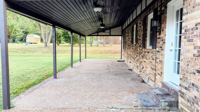 210 Brentwood Dr, Paducah, KY 42003