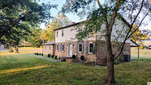 210 Brentwood Dr, Paducah, KY 42003