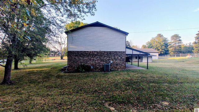 210 Brentwood Dr, Paducah, KY 42003