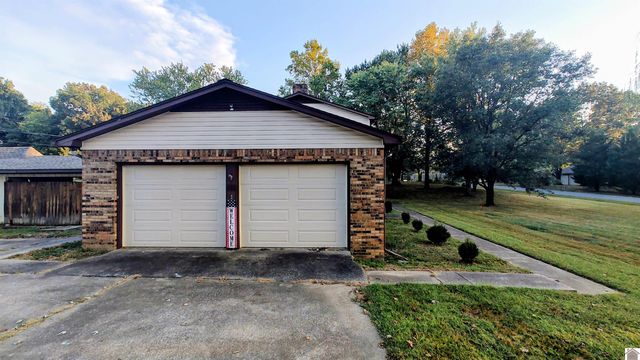 210 Brentwood Dr, Paducah, KY 42003