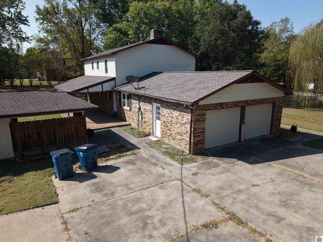 210 Brentwood Dr, Paducah, KY 42003