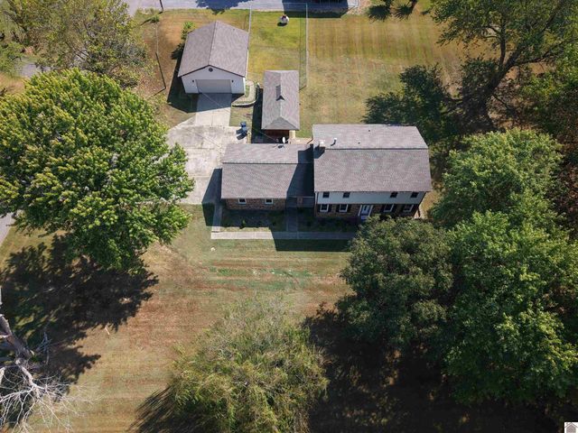 210 Brentwood Dr, Paducah, KY 42003