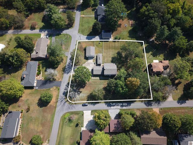 210 Brentwood Dr, Paducah, KY 42003