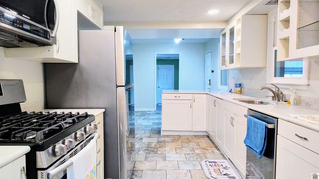 210 Brentwood Dr, Paducah, KY 42003