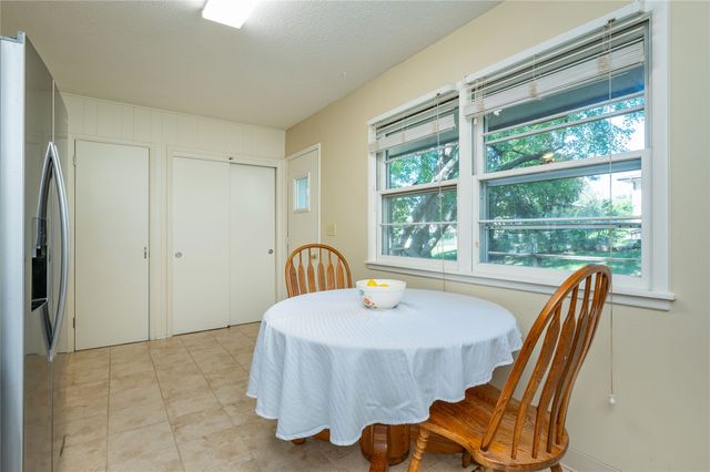 2422 Richmond Avenue, Des Moines, IA 50317