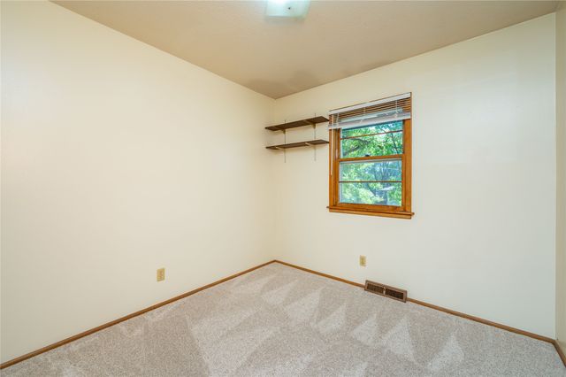 2422 Richmond Avenue, Des Moines, IA 50317