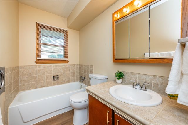 2422 Richmond Avenue, Des Moines, IA 50317