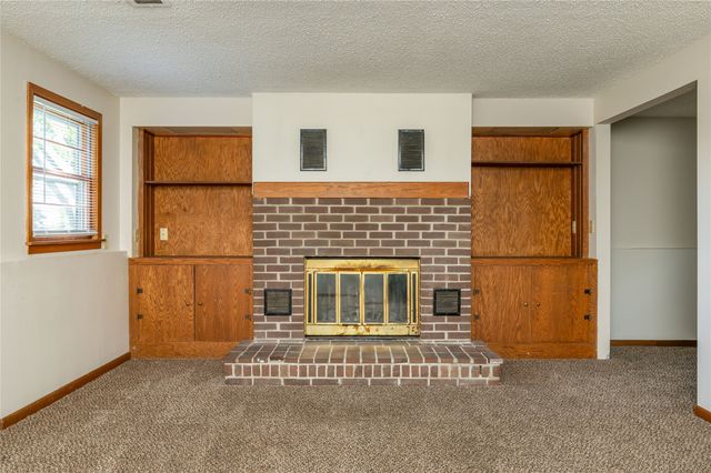 2422 Richmond Avenue, Des Moines, IA 50317