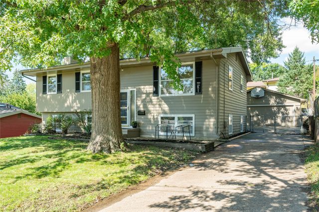 2422 Richmond Avenue, Des Moines, IA 50317