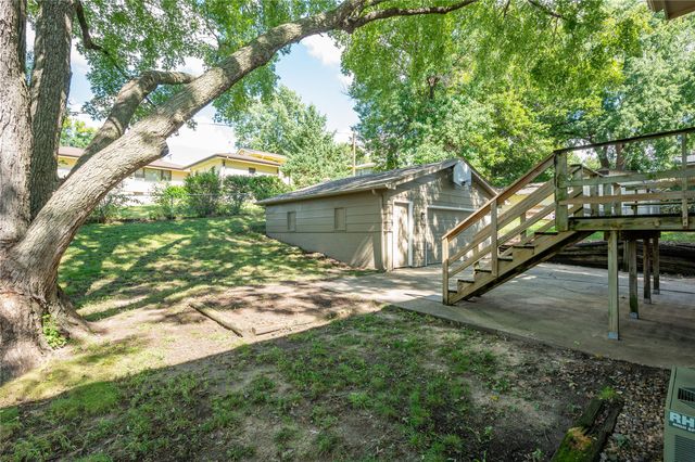 2422 Richmond Avenue, Des Moines, IA 50317
