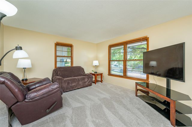 2422 Richmond Avenue, Des Moines, IA 50317