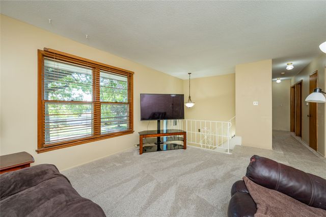 2422 Richmond Avenue, Des Moines, IA 50317
