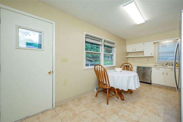 2422 Richmond Avenue, Des Moines, IA 50317