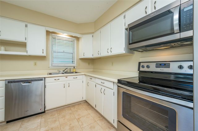 2422 Richmond Avenue, Des Moines, IA 50317