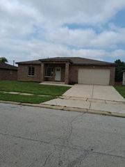 13938 S Reeves Road, Robbins, IL 60472