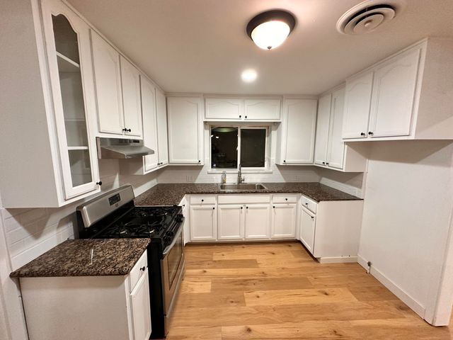 901 Paloma Street, Bakersfield, CA 93304