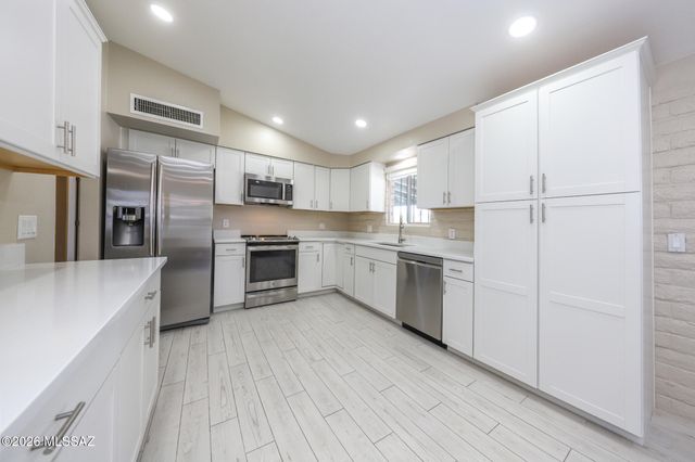 2497 W Placita De Ramo, Tucson, AZ 85741