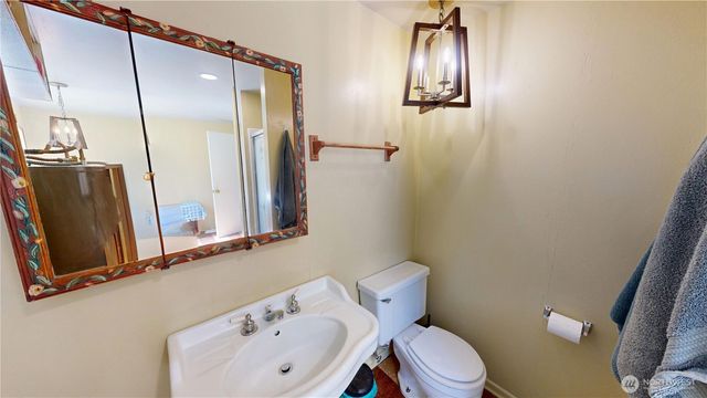 18375 W Big Lake Boulevard, Mount Vernon, WA 98274