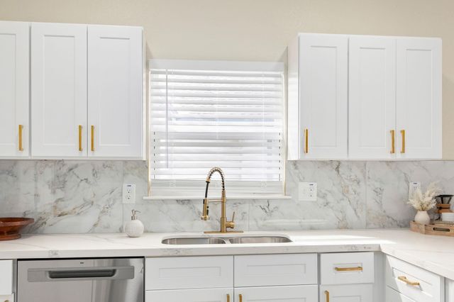 102 E Valverde Street, Brenham, TX 77833