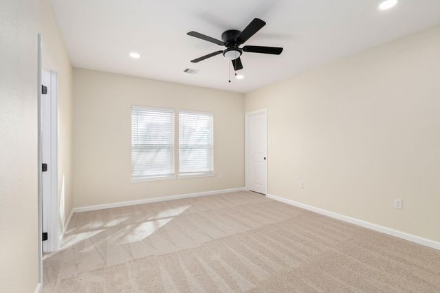 102 E Valverde Street, Brenham, TX 77833