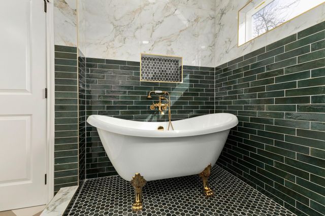 102 E Valverde Street, Brenham, TX 77833