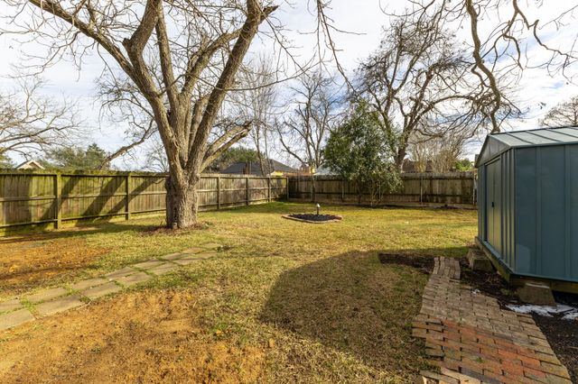 102 E Valverde Street, Brenham, TX 77833