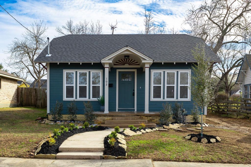 102 E Valverde Street, Brenham, TX 77833