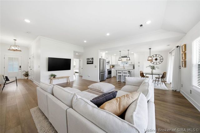 3911 Golden Apple Way, Jeffersonville, IN 47130