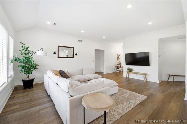 3911 Golden Apple Way, Jeffersonville, IN 47130