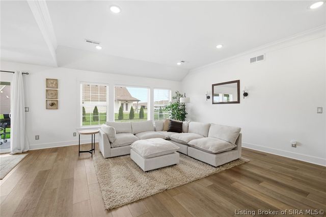 3911 Golden Apple Way, Jeffersonville, IN 47130