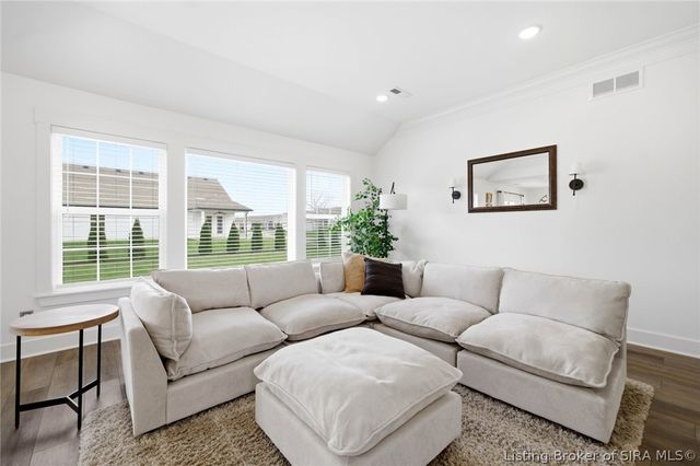 3911 Golden Apple Way, Jeffersonville, IN 47130