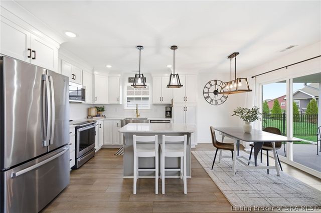 3911 Golden Apple Way, Jeffersonville, IN 47130