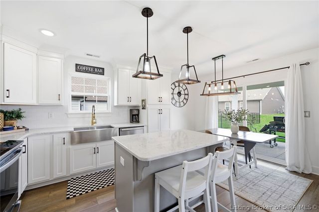 3911 Golden Apple Way, Jeffersonville, IN 47130