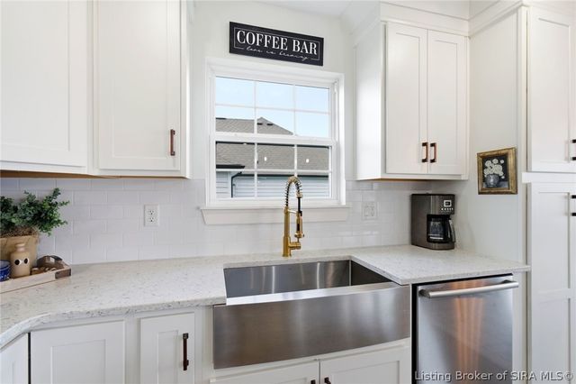 3911 Golden Apple Way, Jeffersonville, IN 47130