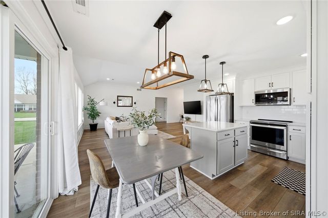 3911 Golden Apple Way, Jeffersonville, IN 47130