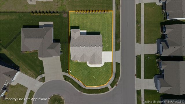 3911 Golden Apple Way, Jeffersonville, IN 47130