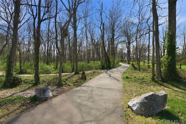 3911 Golden Apple Way, Jeffersonville, IN 47130