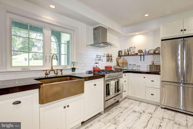 5204 WESTWOOD DR, Bethesda, MD 20816