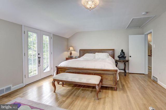 5204 WESTWOOD DR, Bethesda, MD 20816