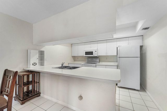 170 WATERSIDE Drive 170, Hypoluxo, FL 33462