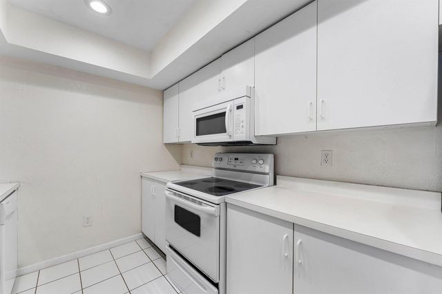 170 WATERSIDE Drive 170, Hypoluxo, FL 33462