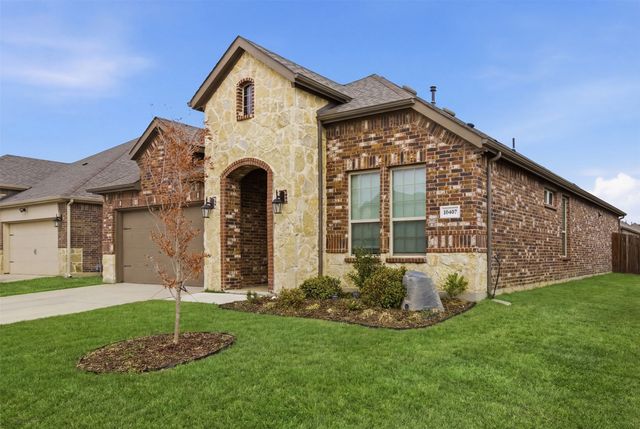 10407 Twisting Springs Drive, Aubrey, TX 76227