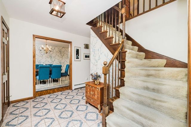 146 Colonial Dr, Somerset, MA 02726