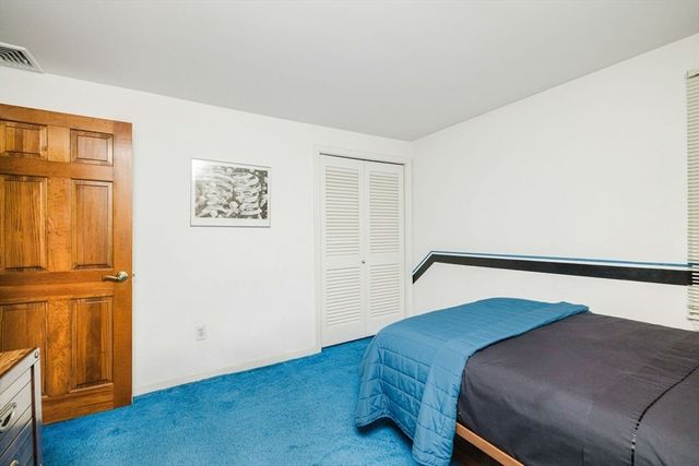 146 Colonial Dr, Somerset, MA 02726