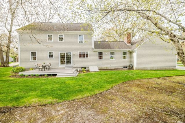 146 Colonial Dr, Somerset, MA 02726