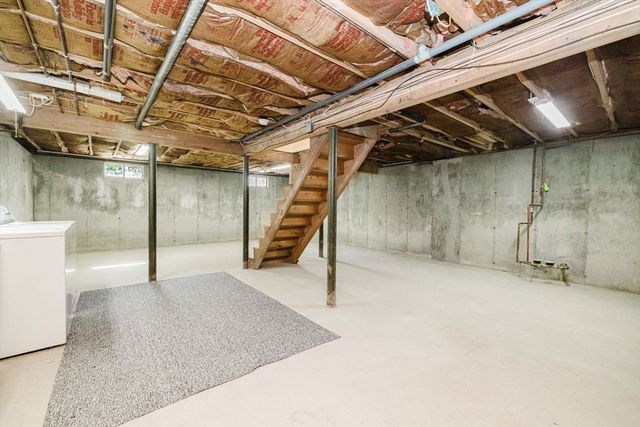 146 Colonial Dr, Somerset, MA 02726