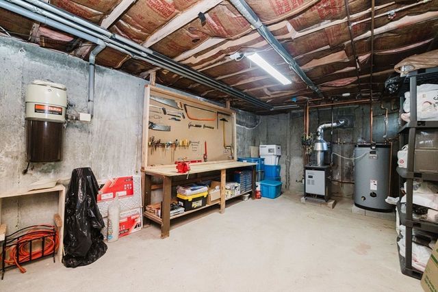 146 Colonial Dr, Somerset, MA 02726
